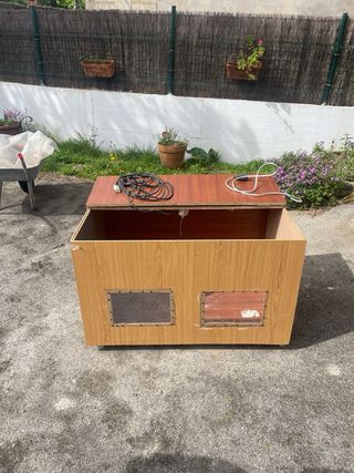 Cajón criadero pollos