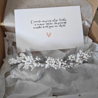 Tocado Porcelana Blanca con detalles de Hojas