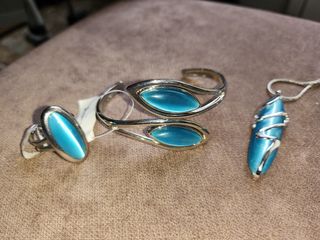 Colgante, brazalete y anillo ojo de gato