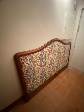 Cabecero se madera estampado tapizado flores
