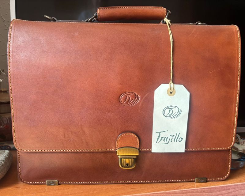 Maletin trujillo de piel de segunda mano por 120 EUR en Vilabella