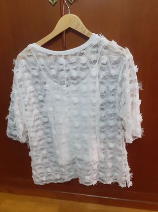 Camiseta con transparencias 