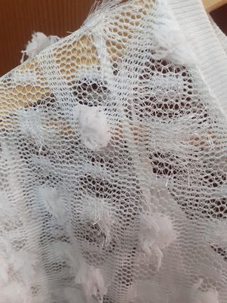Camiseta con transparencias 