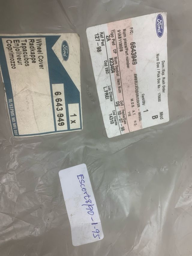 Tapacubo ford Escort Cabrio 90/95