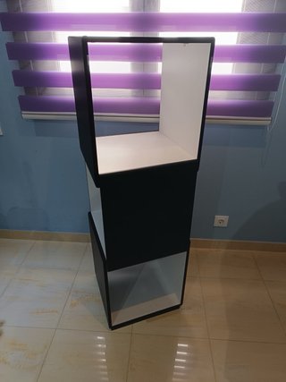 Estanteria pibotante moderna