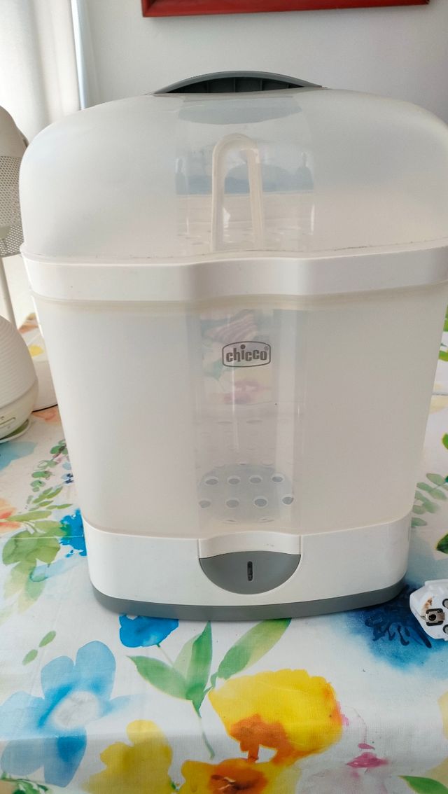 Esterilizador de biberones y chupetes Chicco