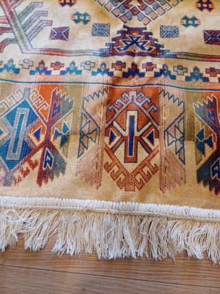 Alfombra sin estrenar en tonos ocres y azules