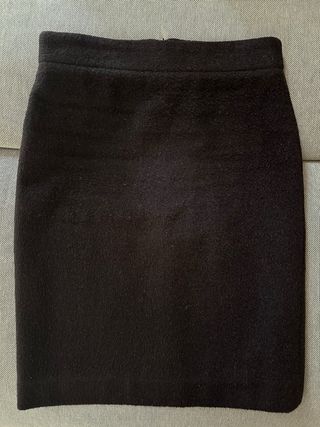 Falda tubo de paño negra de COS