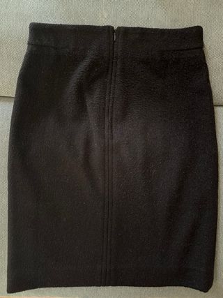 Falda tubo de paño negra de COS