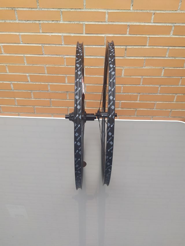 Llantas DT SWISS P1850 12x100/12x142mm 700c.