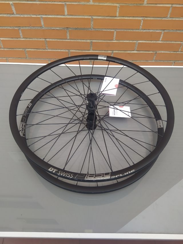 Llantas DT SWISS P1850 12x100/12x142mm 700c.