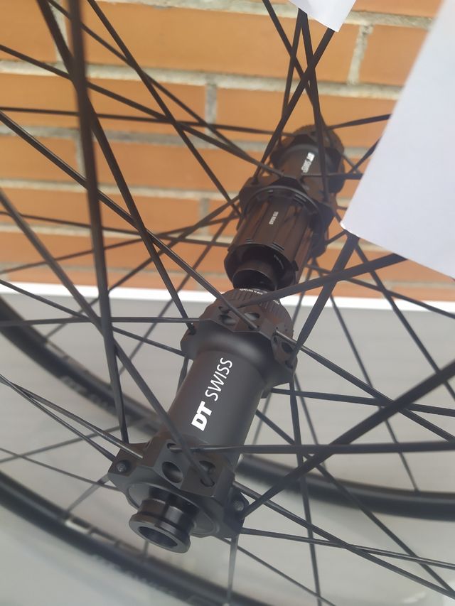 Llantas DT SWISS P1850 12x100/12x142mm 700c.