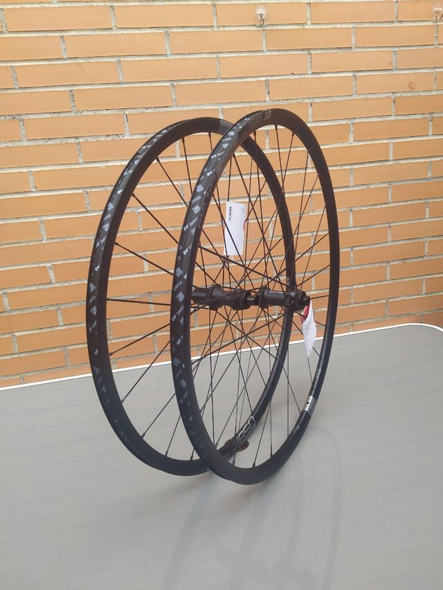 Llantas DT SWISS P1850 12x100/12x142mm 700c.