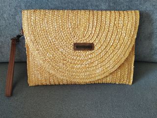 Bolso de mano de rafia
