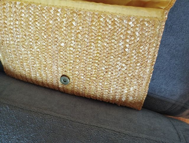 Bolso de mano de rafia