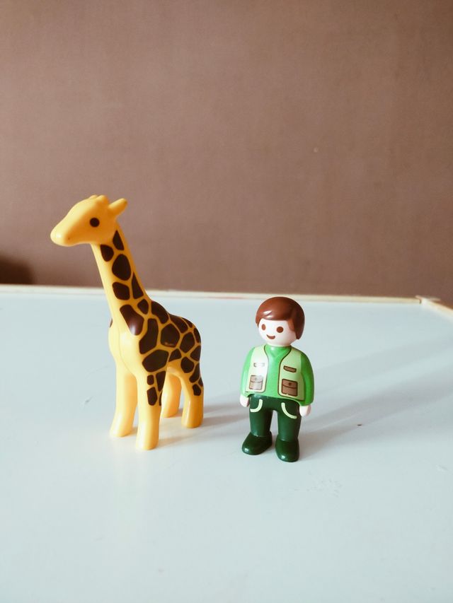 PLAYMOBIL 1 2 3. CUIDADOR CON JIRAFA