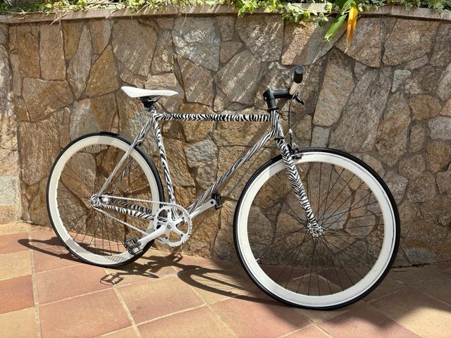 Bicicleta fixed vintage decoración retro urbana