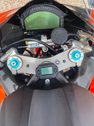 Yamaha r1