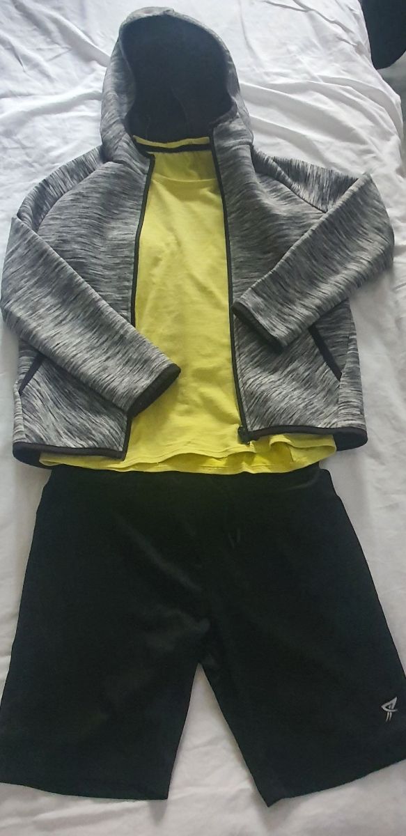 Conjunto deportivo niño