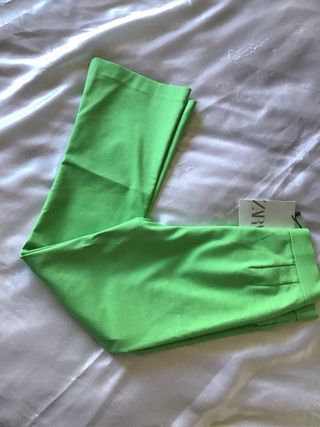 Pantalon acampanado Zara