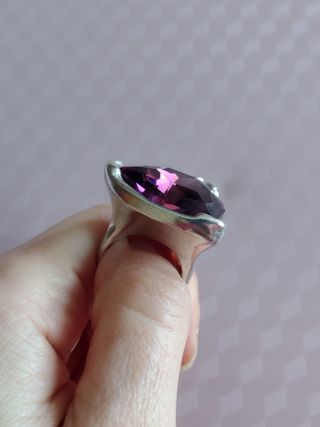 Anillo morado Uno de 50