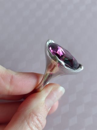 Anillo morado Uno de 50