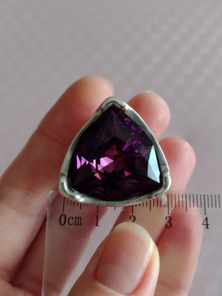 Anillo morado Uno de 50