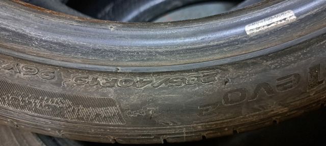 Neumaticos 235/40 R19 96v Hankook