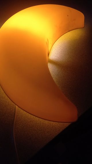 Lampara infantil Luna Ikea