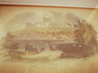 Windsor Castle con cornice di legno dorata