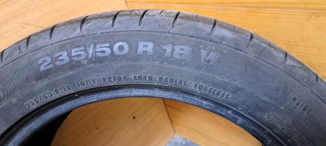 Neumatico 235/50 R18V continental
