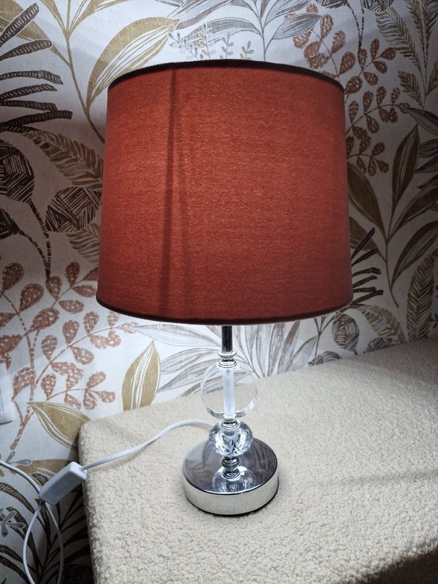 2 Lámpara de mesita