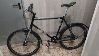 Bicicleta cicloturismo y ciudad.