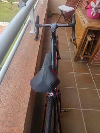 Bicicleta de carretera Trek Madone SLR 8