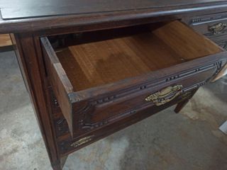 Cómoda antigua oscura todo maciza