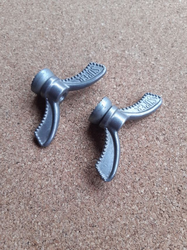 Palomillas eje 8 mm. delantero clásico NUEVAS