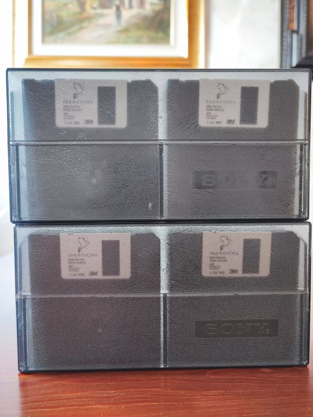 40 Floppy 3.5" HD 3M formattati in due contenitori