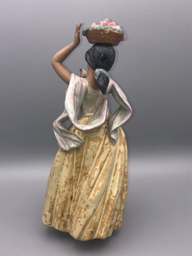 REF: 01012151 “FLORISTA CAMINA Y PAJARITO” LLADRÓ