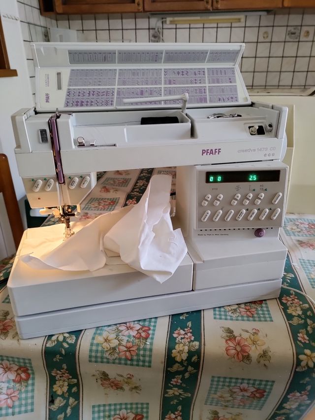 Macchina da cucire/ricamo Pfaff 1473 cd