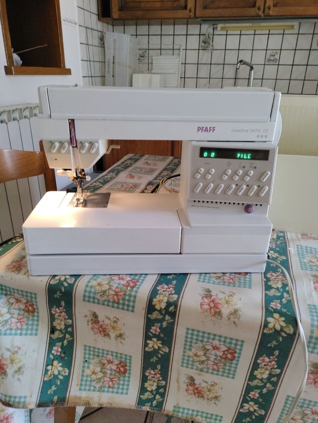 Macchina da cucire/ricamo Pfaff 1473 cd