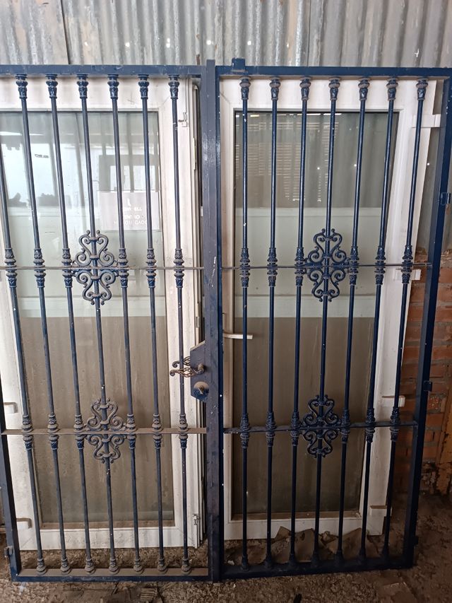 puerta de reja.
