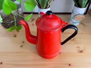 Antigua tetera esmaltada