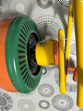 Lámpara de techo infantil con ventilador.