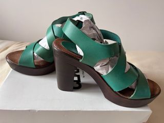 Sandalias verdes tacón