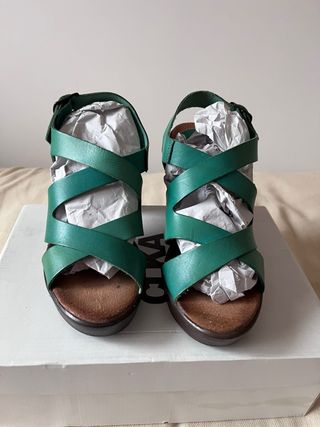 Sandalias verdes tacón