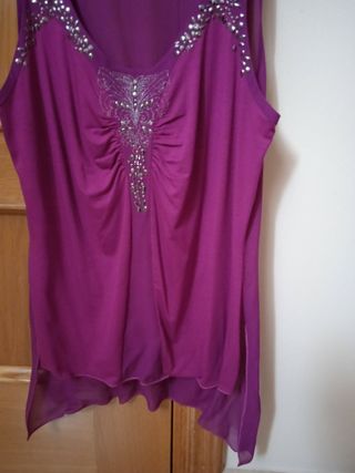 Blusa con tachuelas.