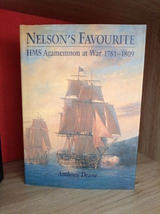 Libros Nelson's Favourite y Carola Omán