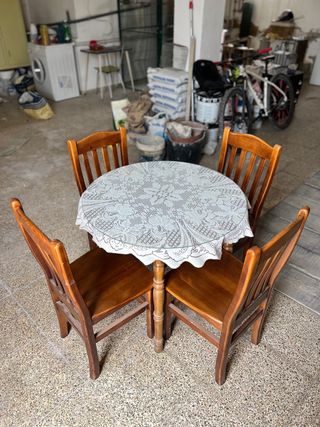 Mesa con 4 sillas