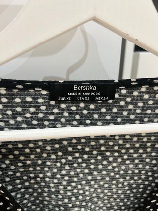 Camiseta top de lunares Bershka XS