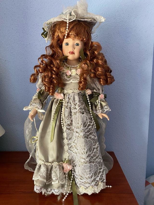 Muñeca porcelana